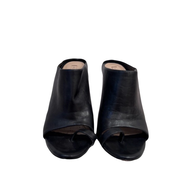BCBG Maxazria Unique Black Leather Mules with Toe Ring Shiny Heels Slip ons 8.5 - Picture 3 of 7